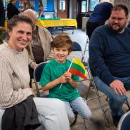 Mokinia su gėlėmis